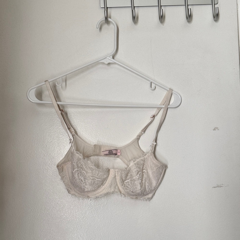 Victoria's Secret Lace Underwire Bra - Cream